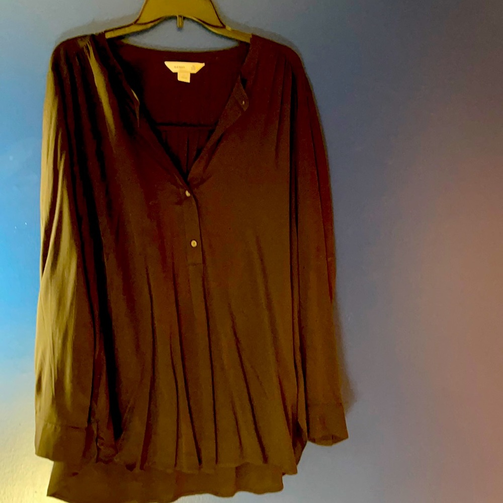 Long sleeve blouse.